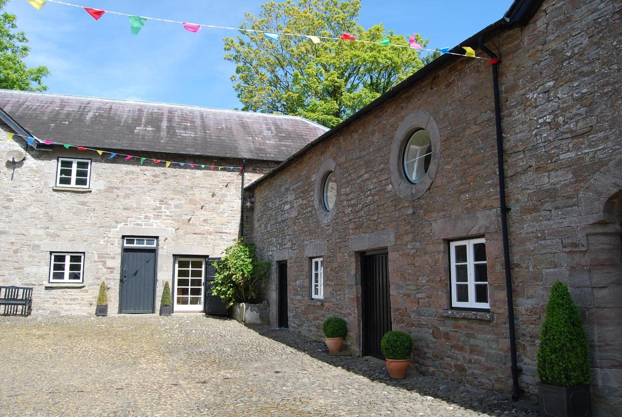 Glanhenwye Courtyard Cottages Glasbury Eksteriør billede